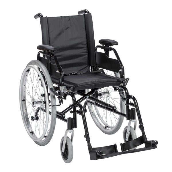 Drive Medical Lynx Ultra Lightweight Wheelchair, Swing away Footrests, 18" Seat
