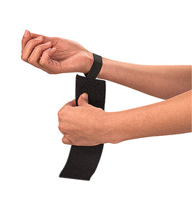Mueller Elastic Wrist Support With Loop Black
